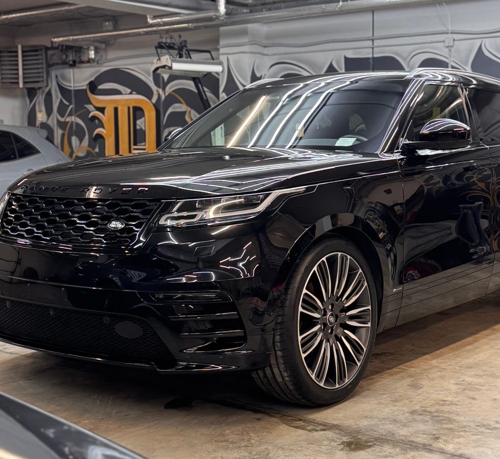 Juodas Range Rover Velar po poliravimo DNL Detailing dirbtuvėje